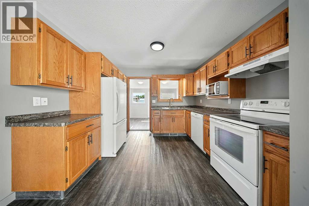 Photo 7 of 4638 48 A Avenueclose, Sylvan Lake AB