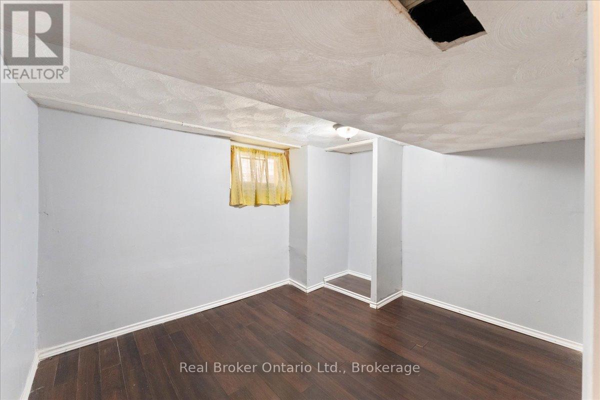 Photo 22 of 416 Deere Street, Welland ON
