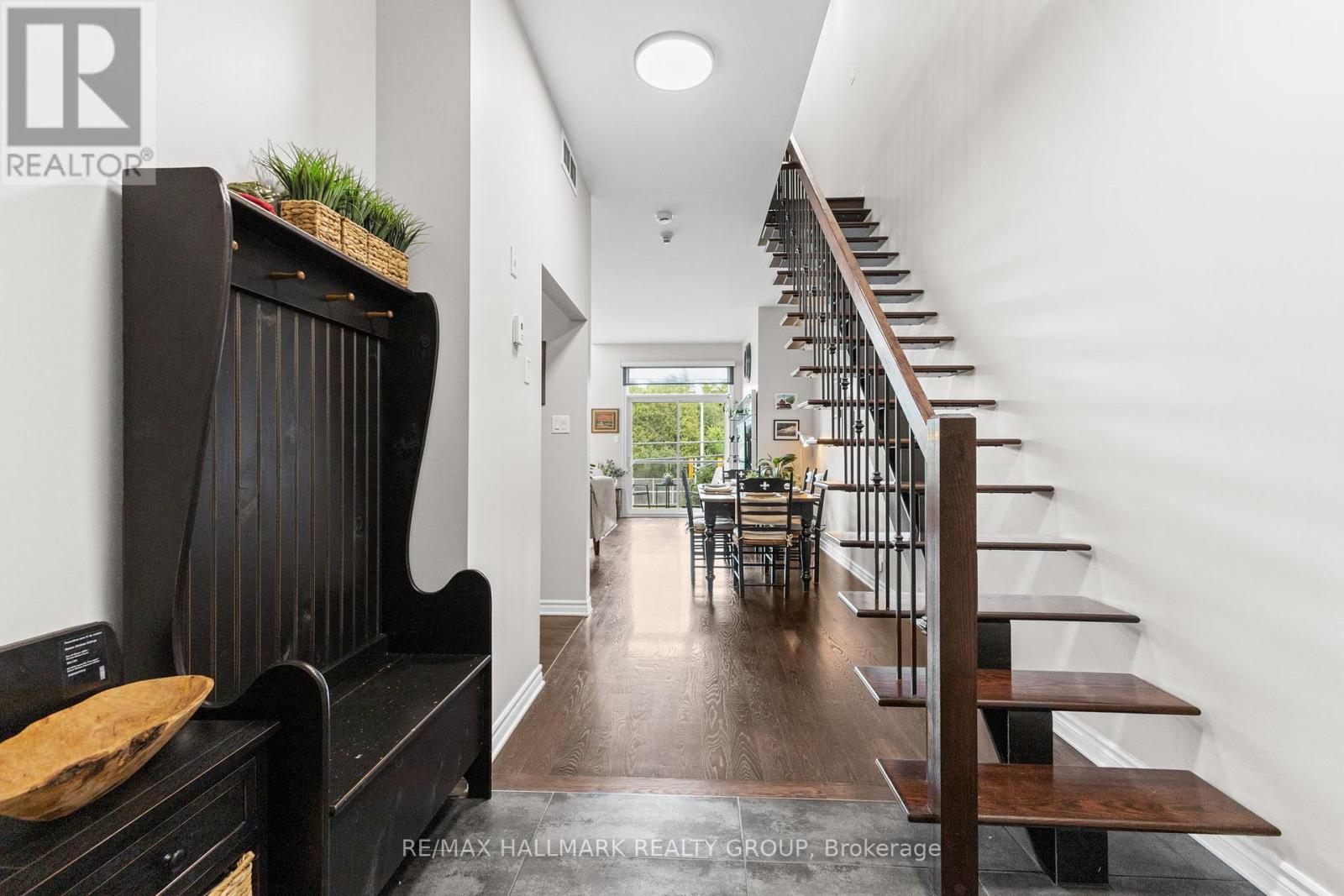 9+ ft ceilings throughout the unit