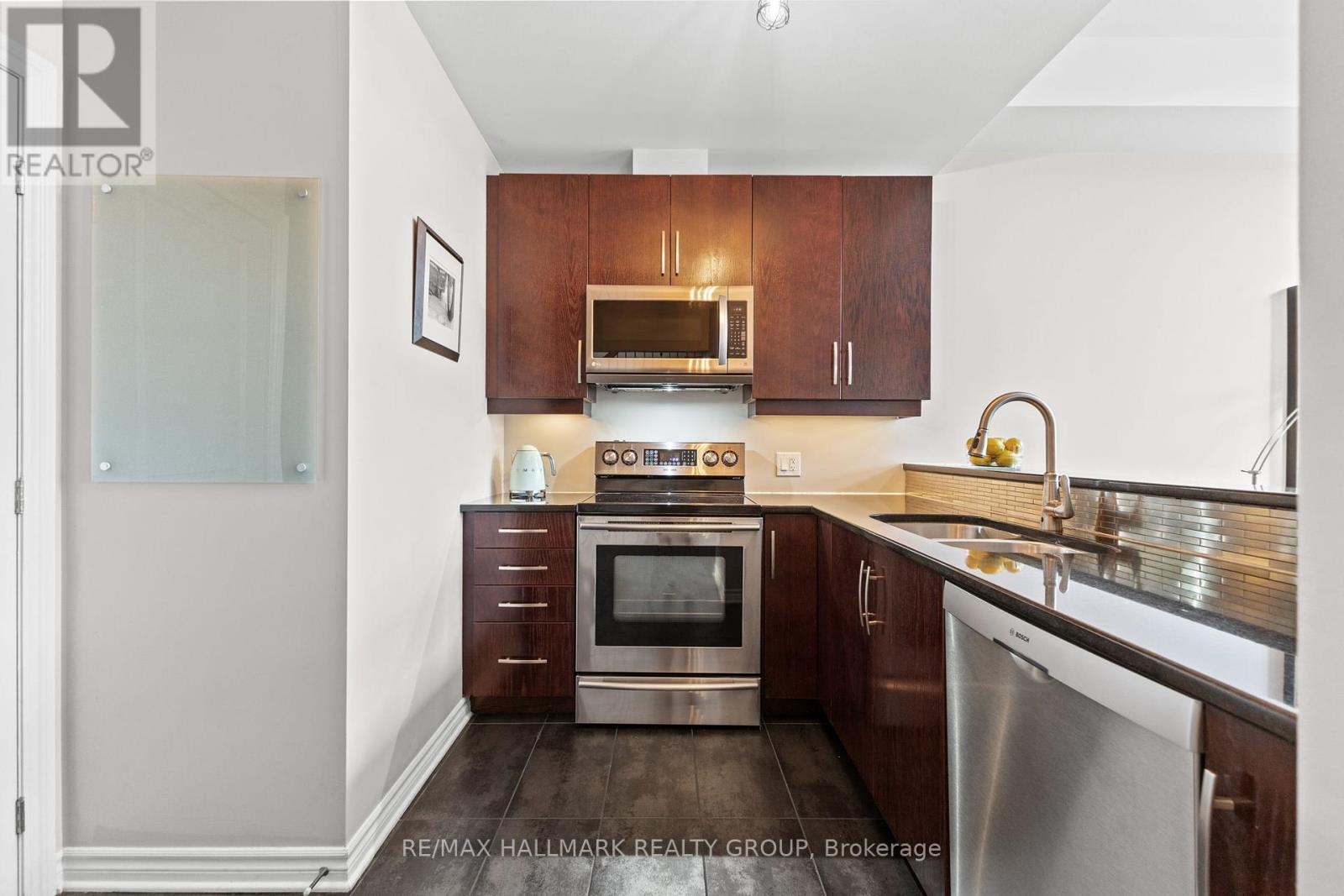 Photo 7 of 206 500 Claridge Drive, Ottawa ON