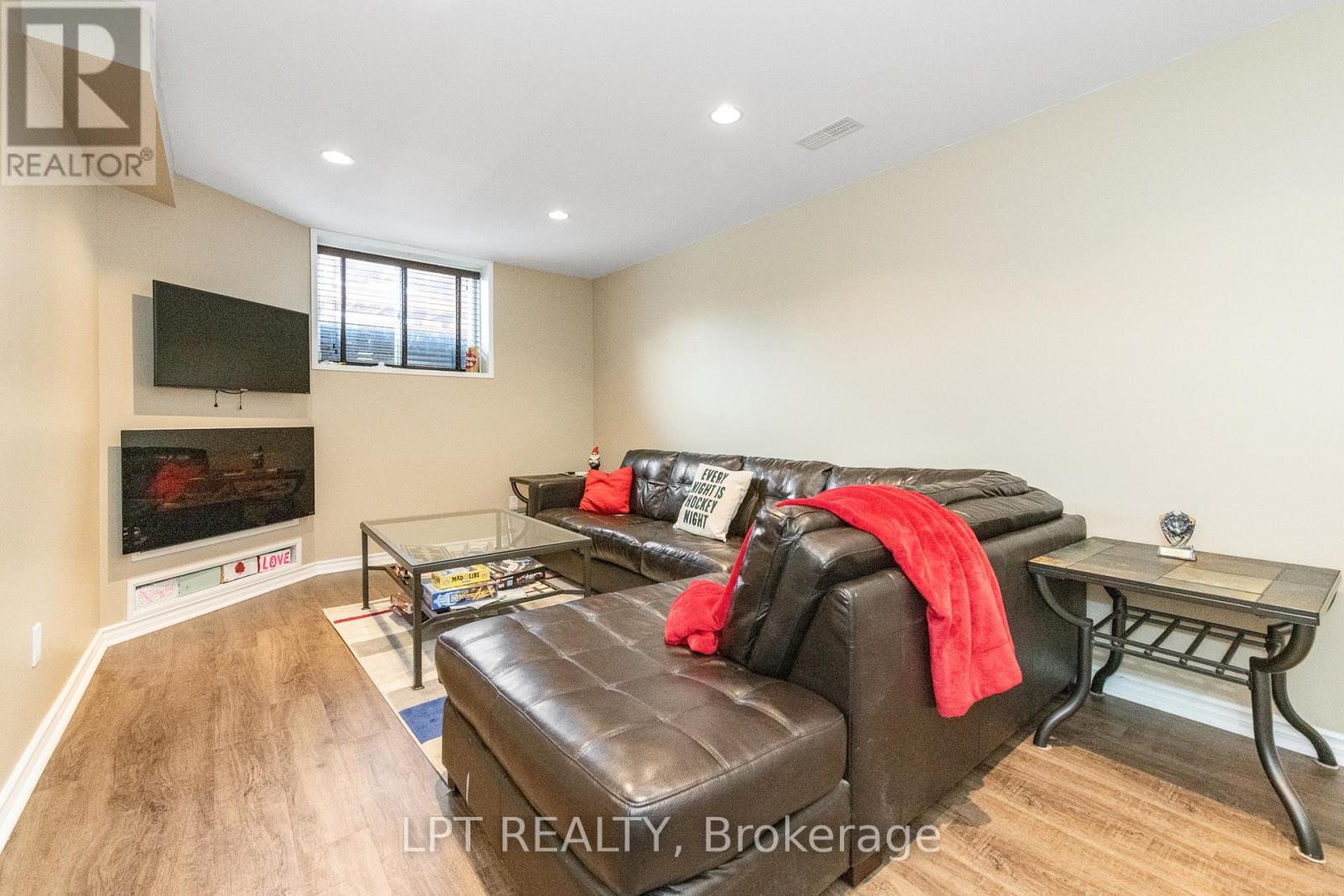 Photo 18 of 950 Torovin Private, Ottawa ON