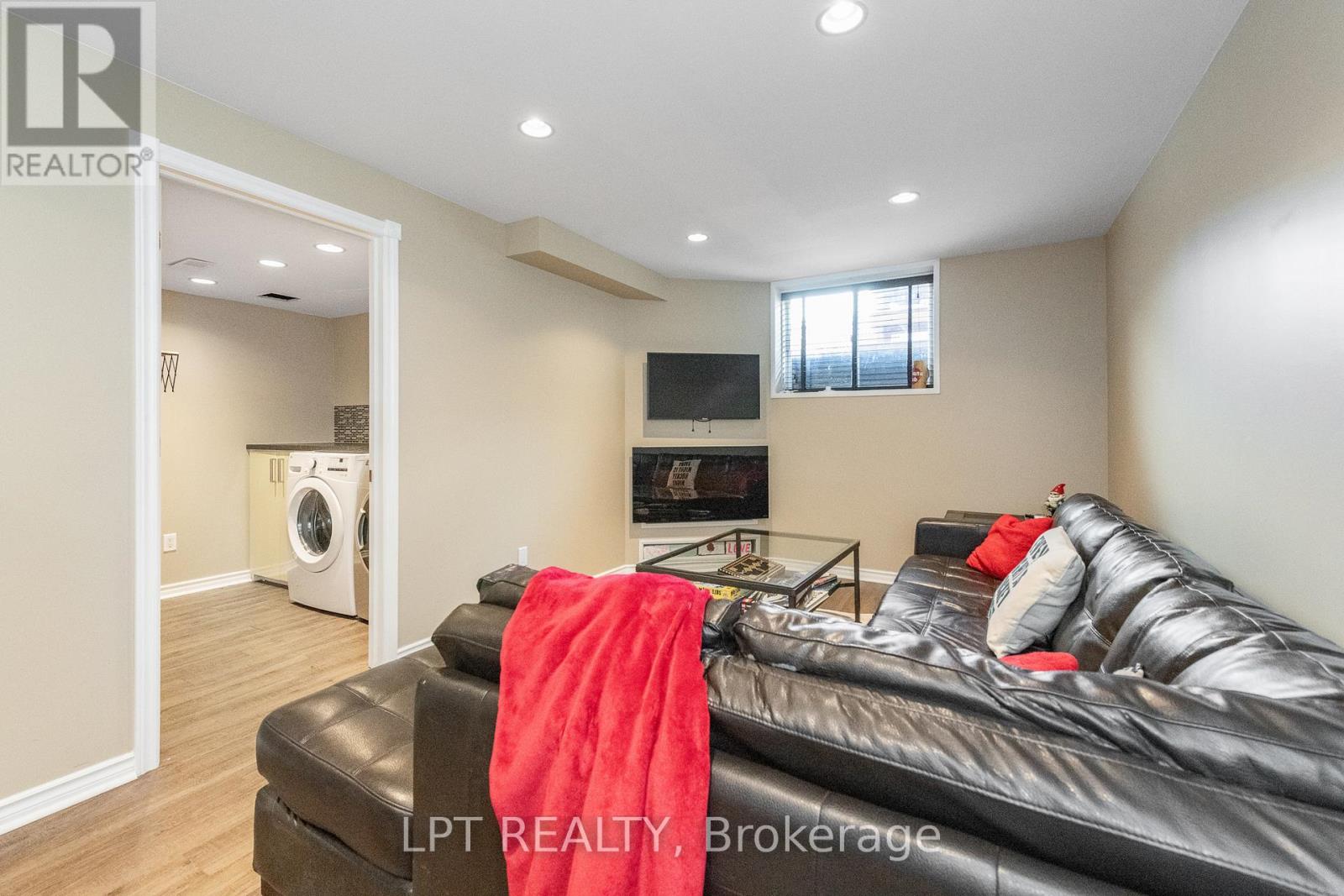Photo 19 of 950 Torovin Private, Ottawa ON