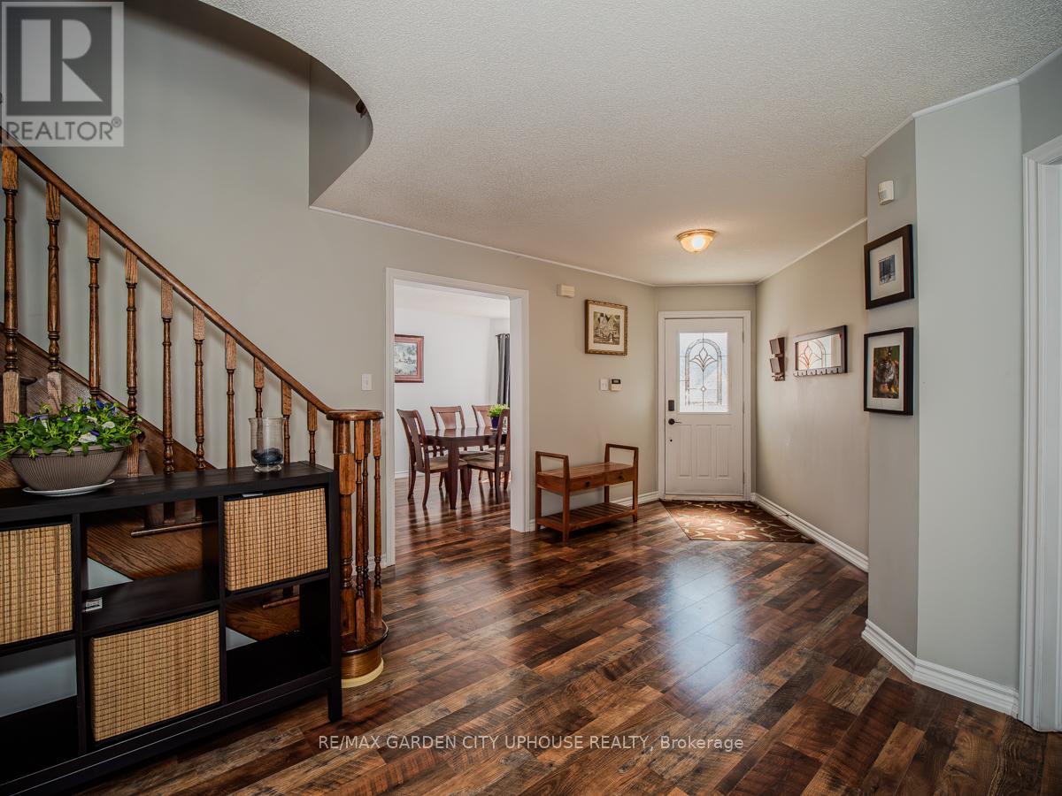 Photo 3 of 22 Grace Crescent, Barrie ON