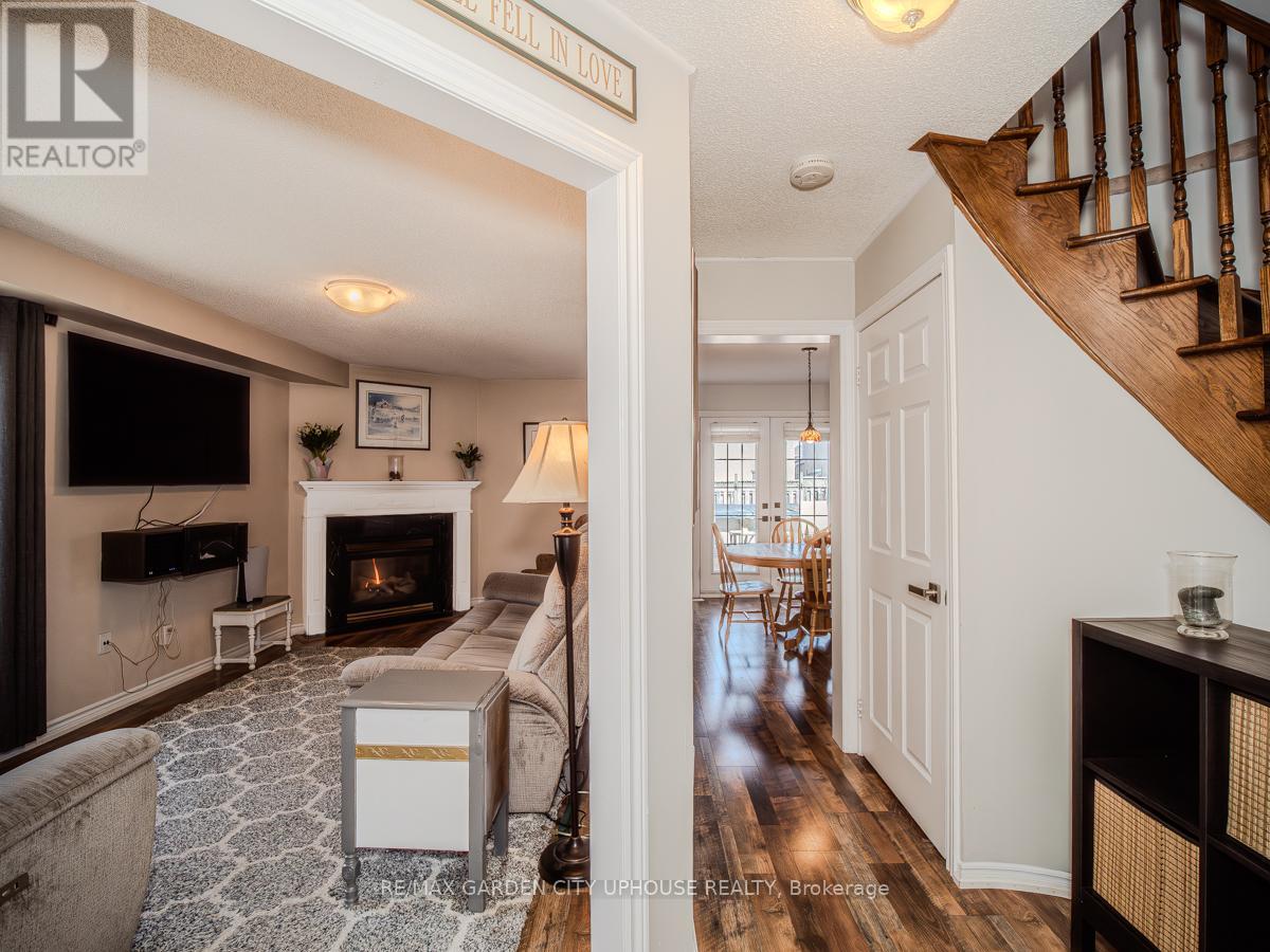 Photo 4 of 22 Grace Crescent, Barrie ON