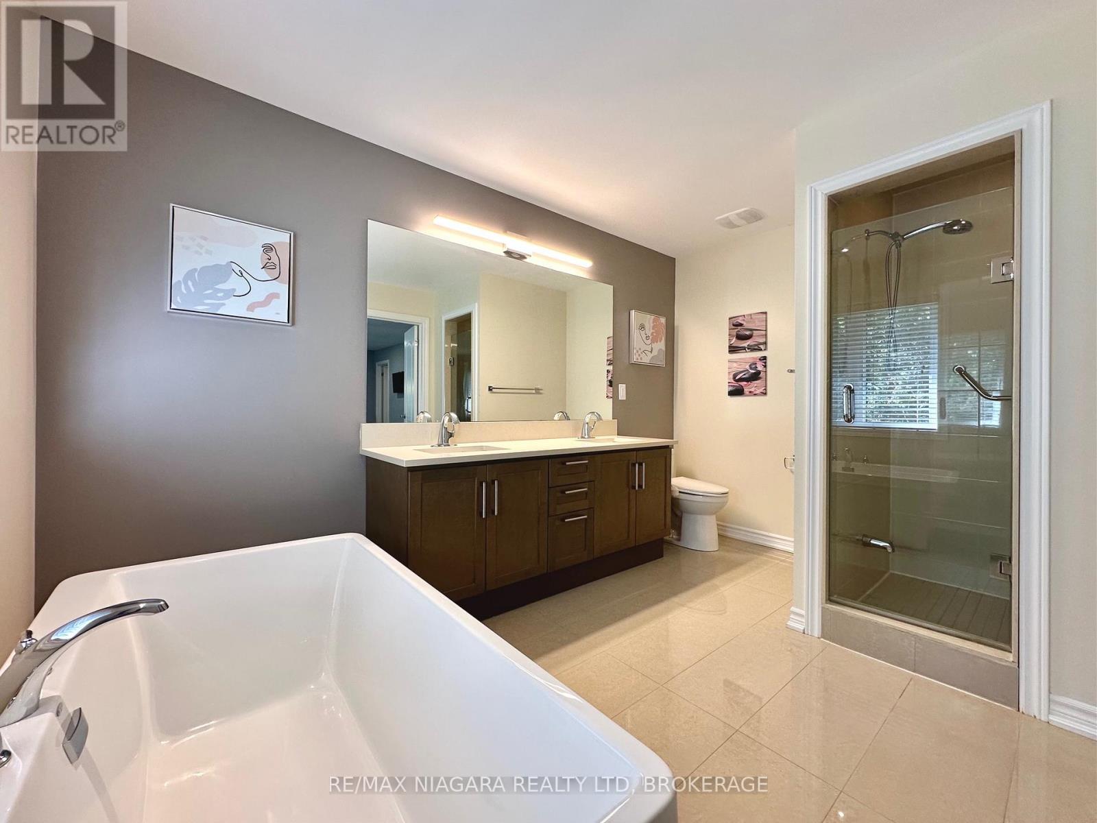 Photo 15 of 104 Cannery Drive, Niagaraonthelake ON