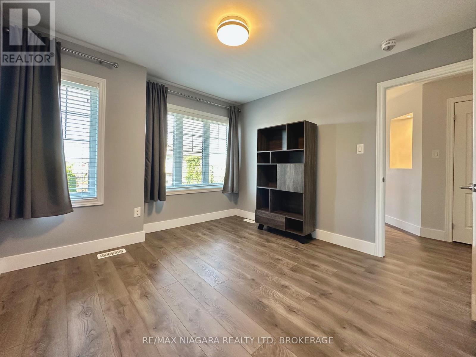 Photo 18 of 104 Cannery Drive, Niagaraonthelake ON