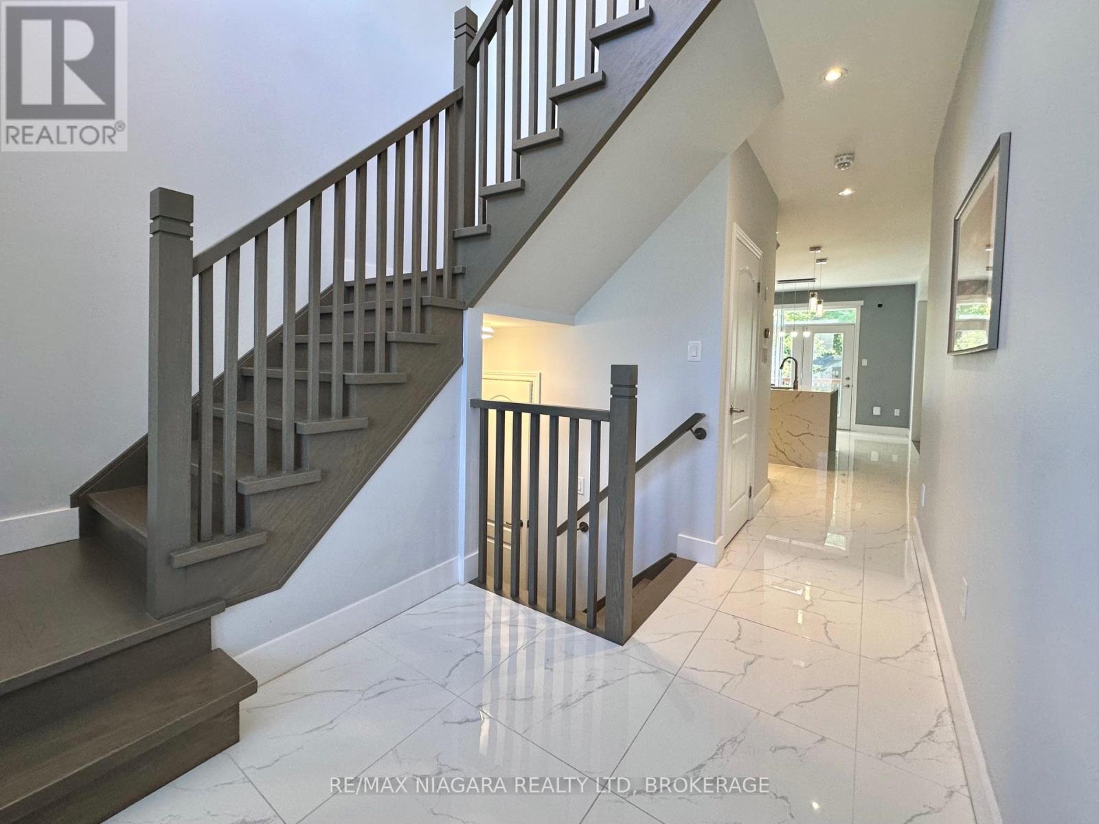 Photo 3 of 104 Cannery Drive, Niagaraonthelake ON