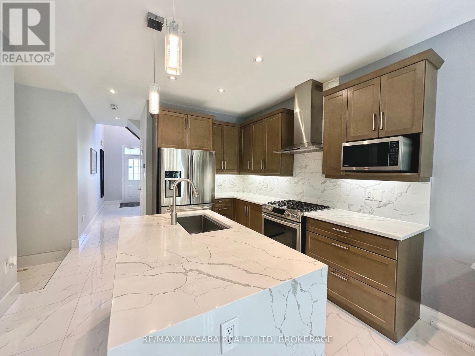 Photo 7 of 104 Cannery Drive, Niagaraonthelake ON