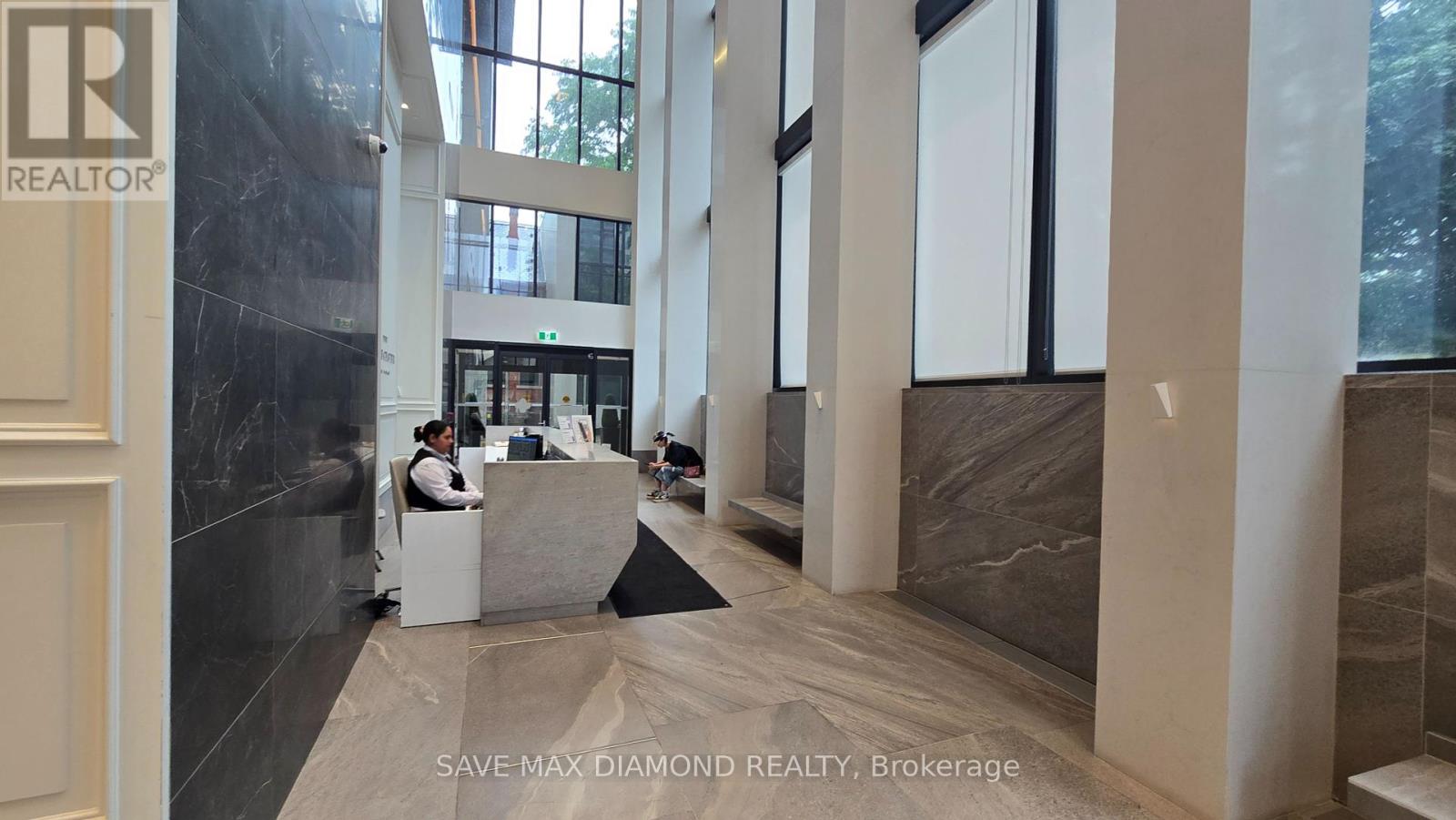 Photo 2 of 3112 3 Gloucester Street, Toronto ON