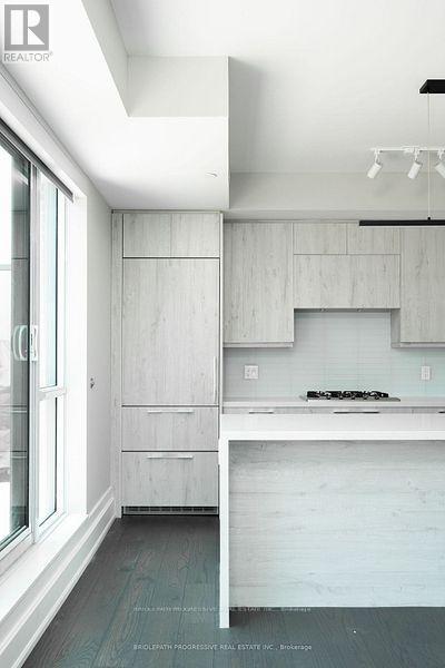 Photo 14 of 407 3 Southvale Drive, Toronto ON