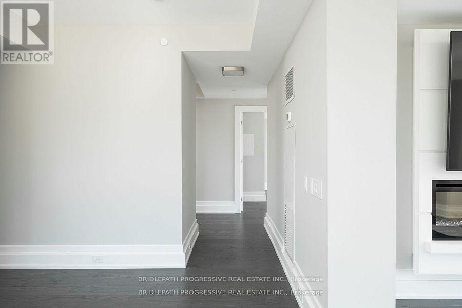 Photo 8 of 407 3 Southvale Drive, Toronto ON