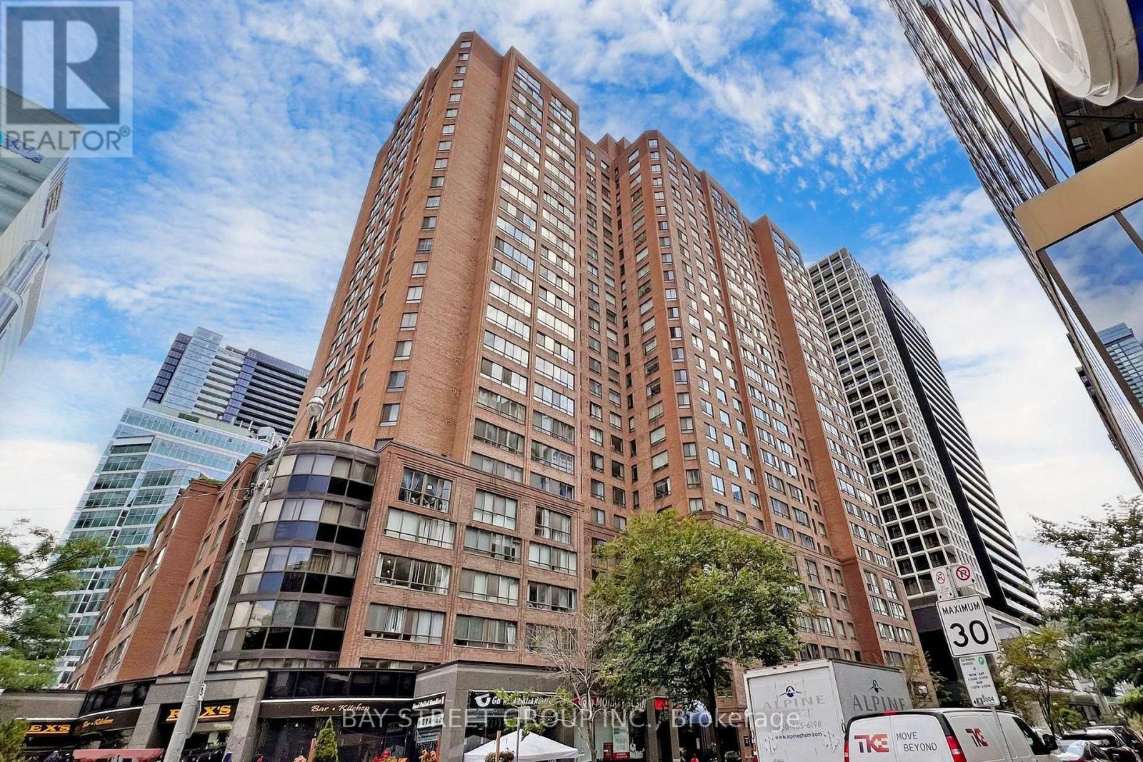 Photo 2 of 601 633 Bay Street, Toronto ON