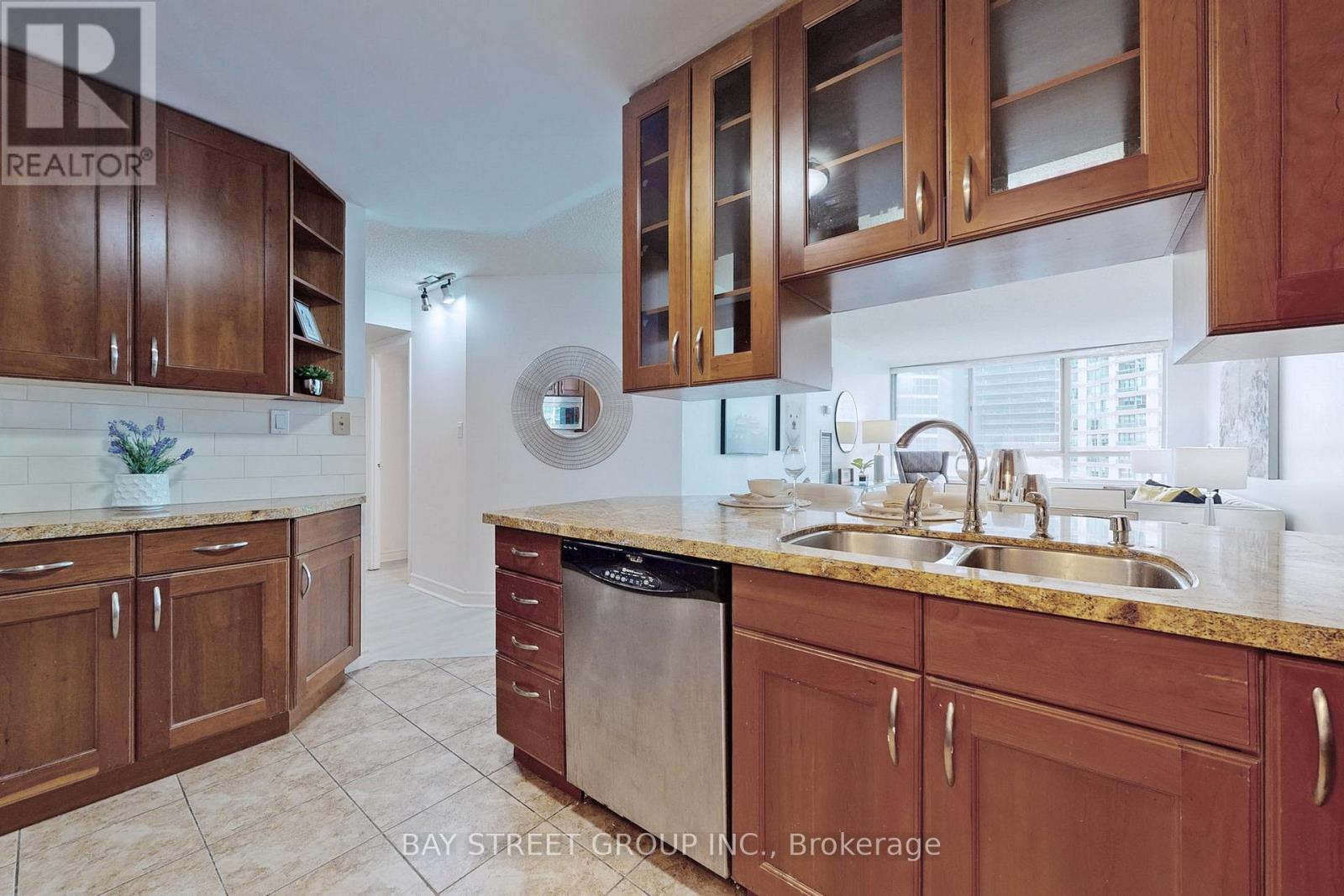 Photo 21 of 601 633 Bay Street, Toronto ON