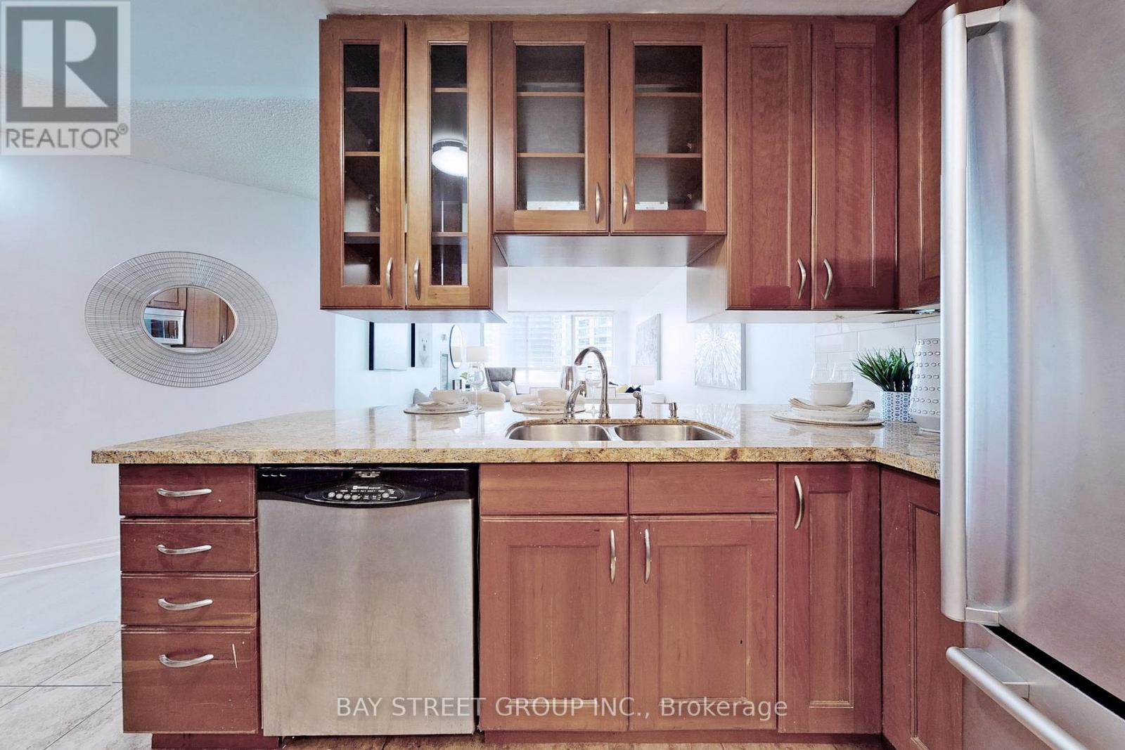 Photo 22 of 601 633 Bay Street, Toronto ON