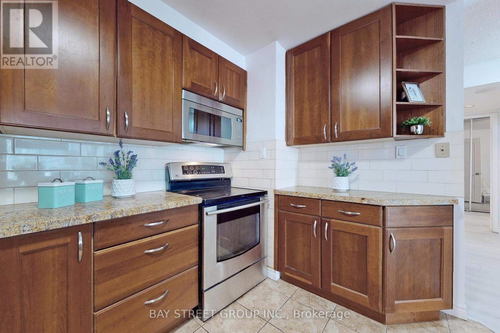 Photo 24 of 601 633 Bay Street, Toronto ON