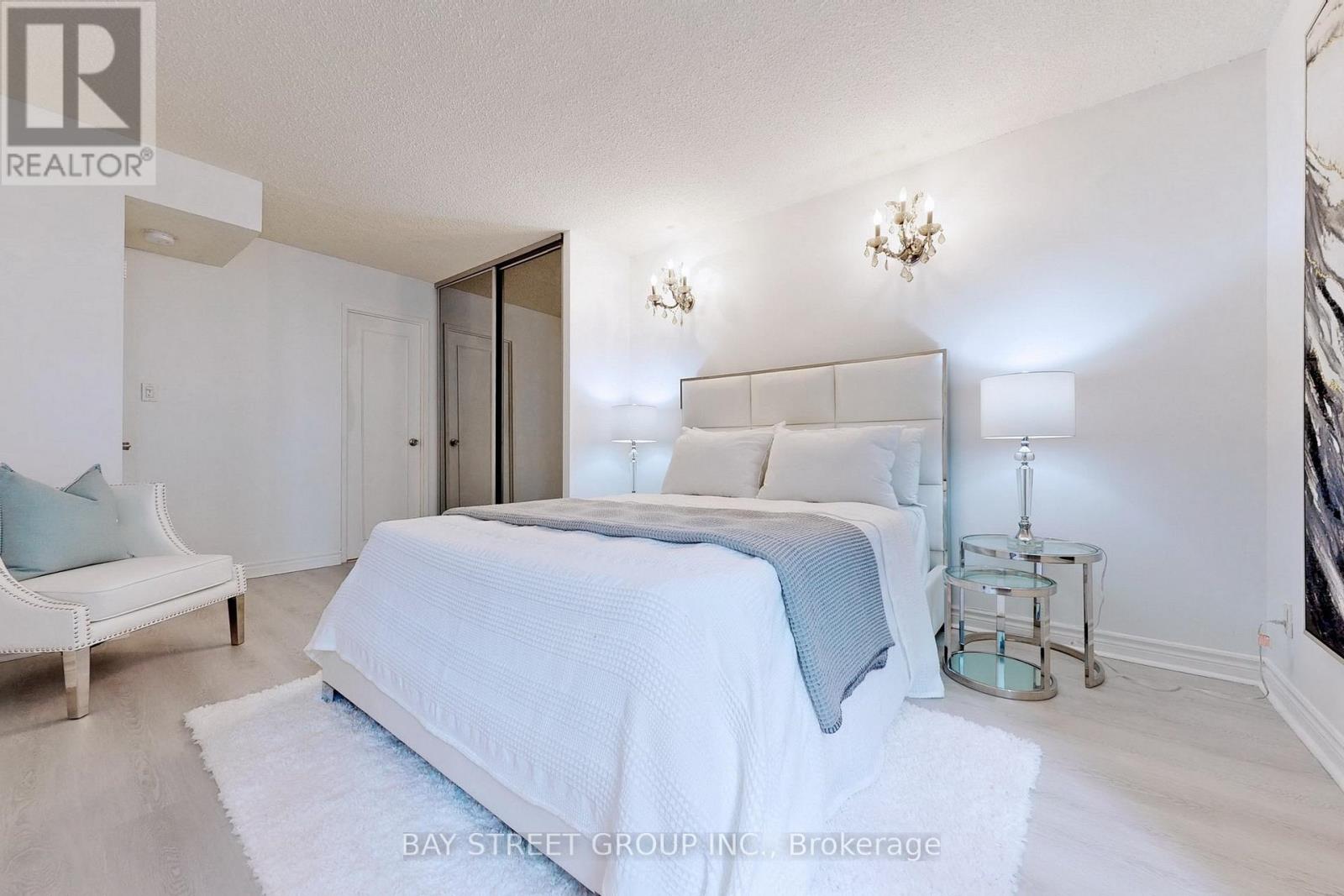 Photo 27 of 601 633 Bay Street, Toronto ON
