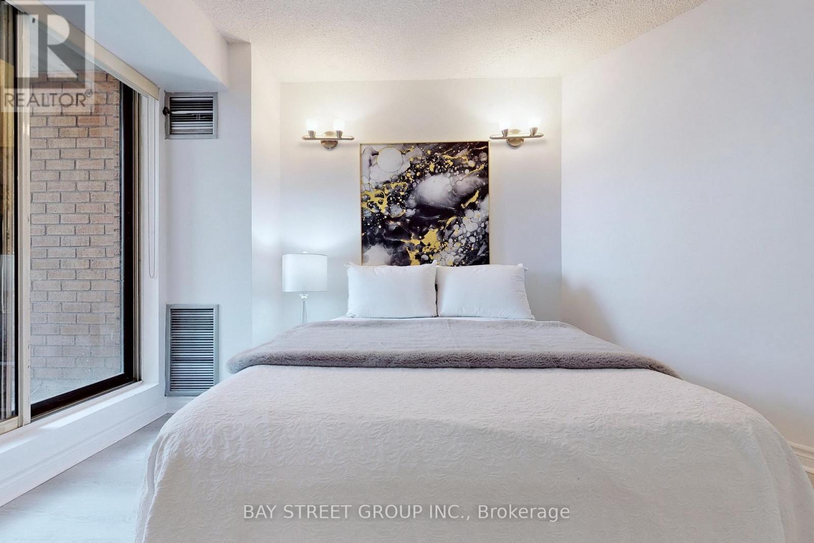 Photo 34 of 601 633 Bay Street, Toronto ON