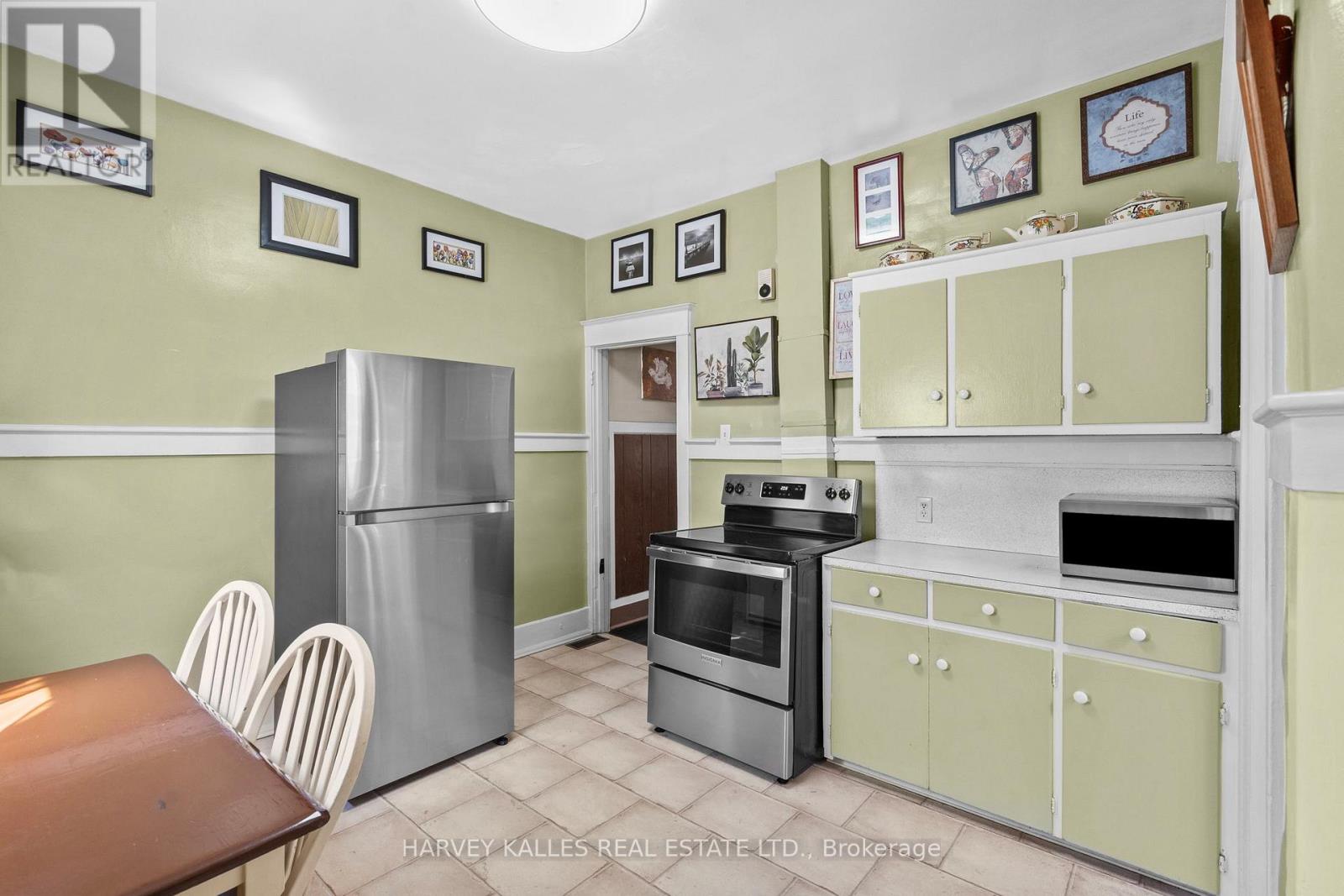 Photo 15 of 22 Seymour Avenue, Toronto ON