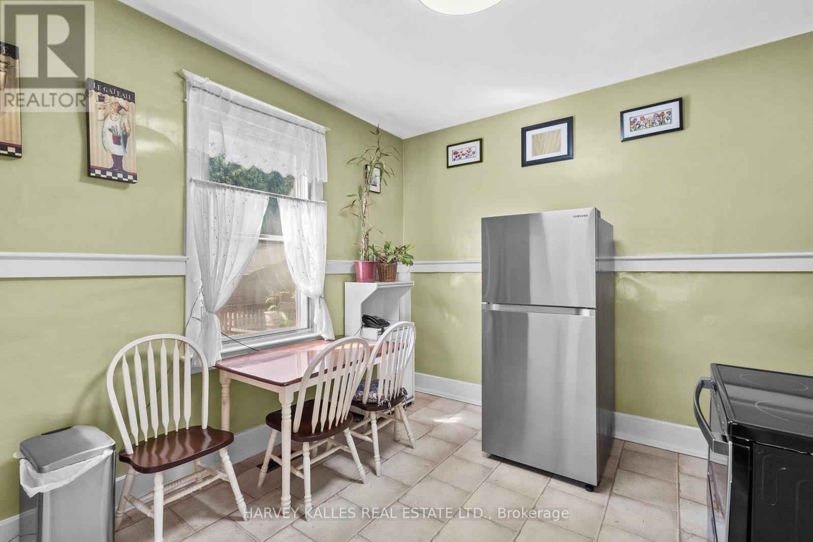 Photo 16 of 22 Seymour Avenue, Toronto ON