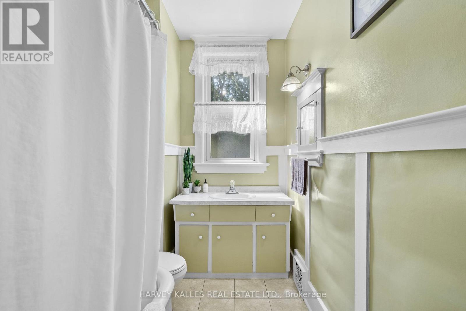 Photo 19 of 22 Seymour Avenue, Toronto ON