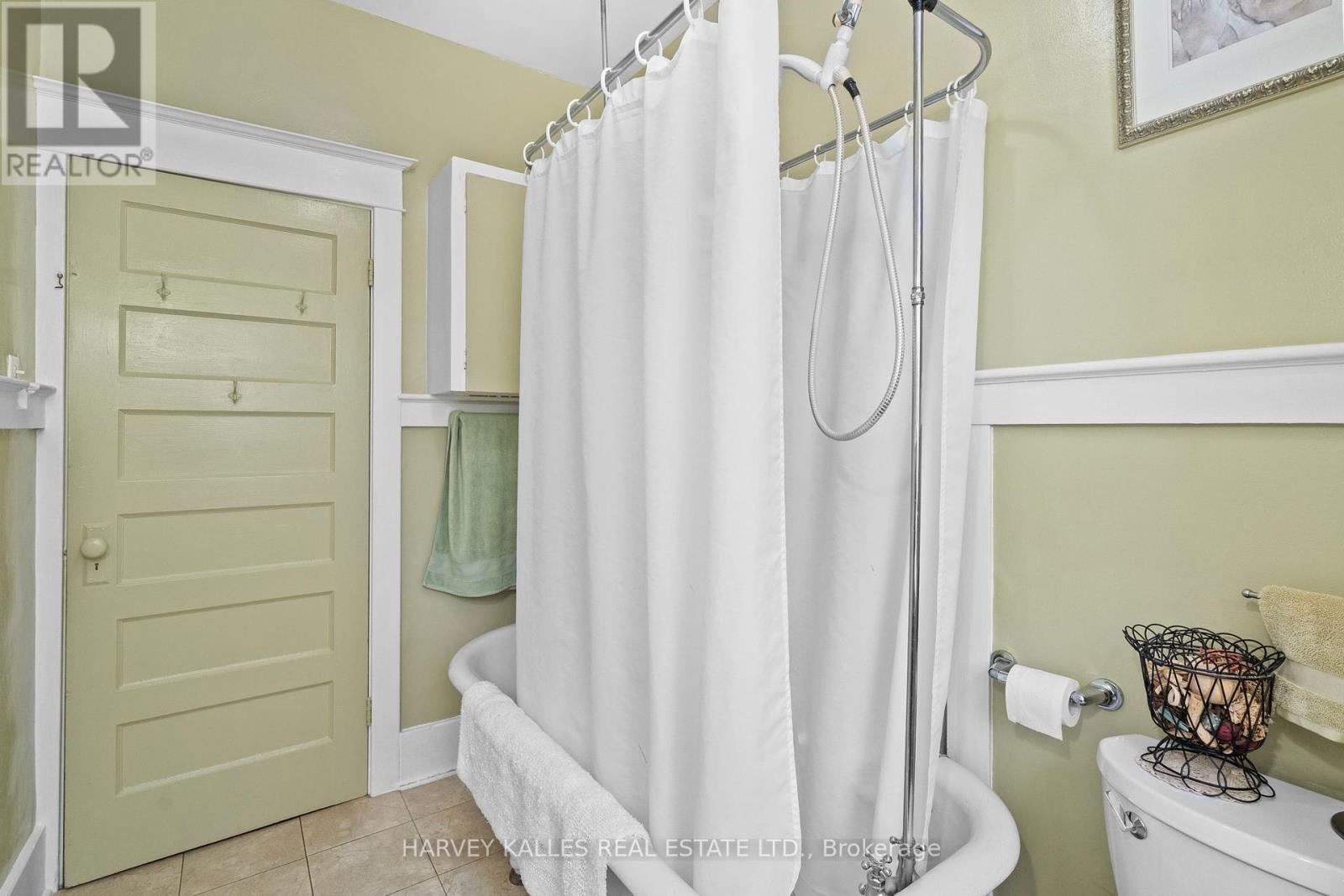 Photo 20 of 22 Seymour Avenue, Toronto ON