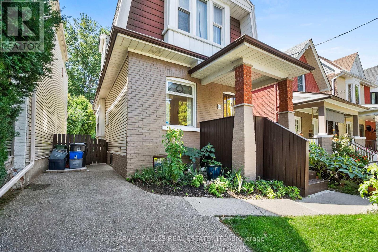 Photo 5 of 22 Seymour Avenue, Toronto ON
