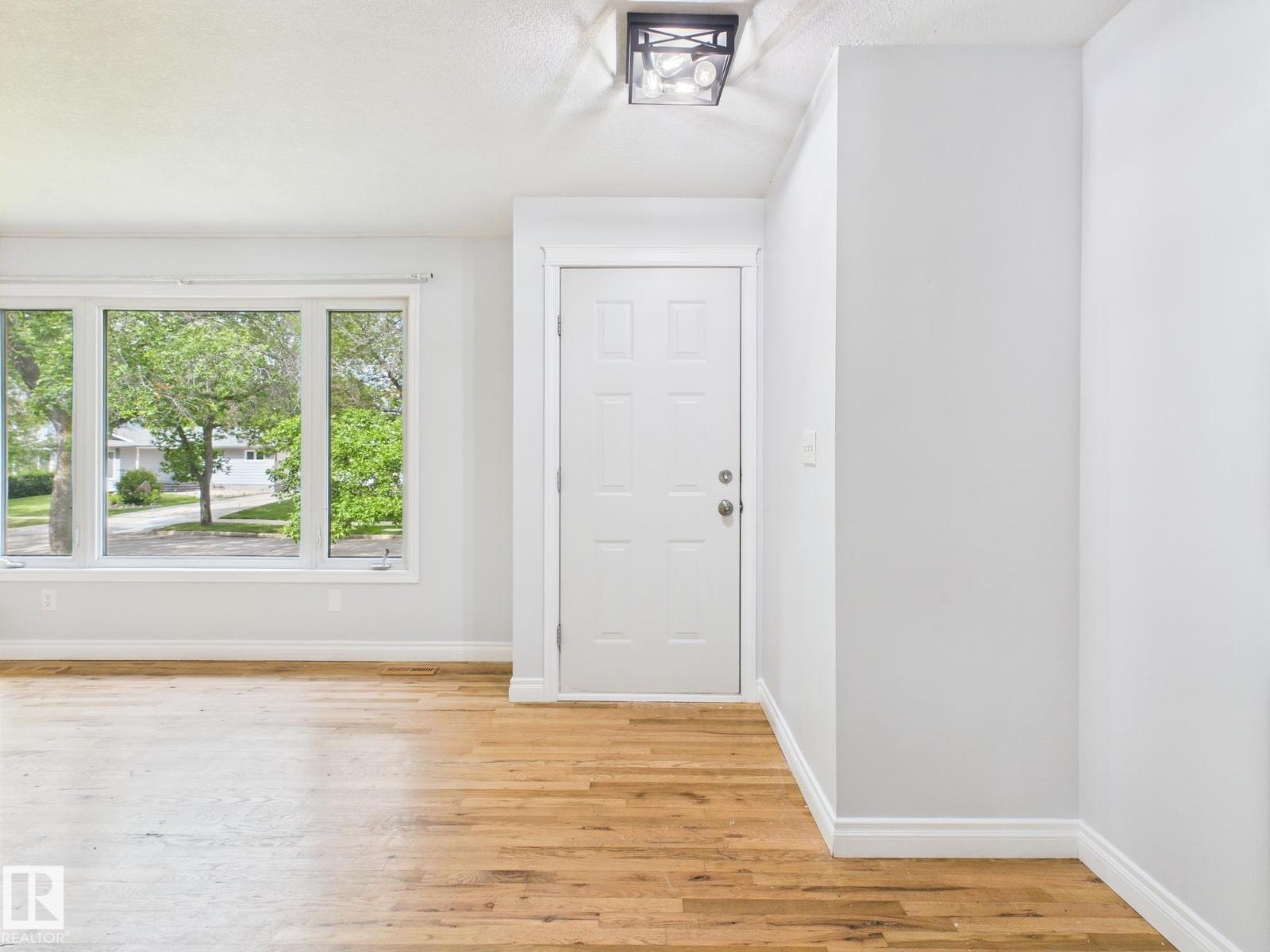 Photo 9 of 8525 92 Av, Fort Saskatchewan AB