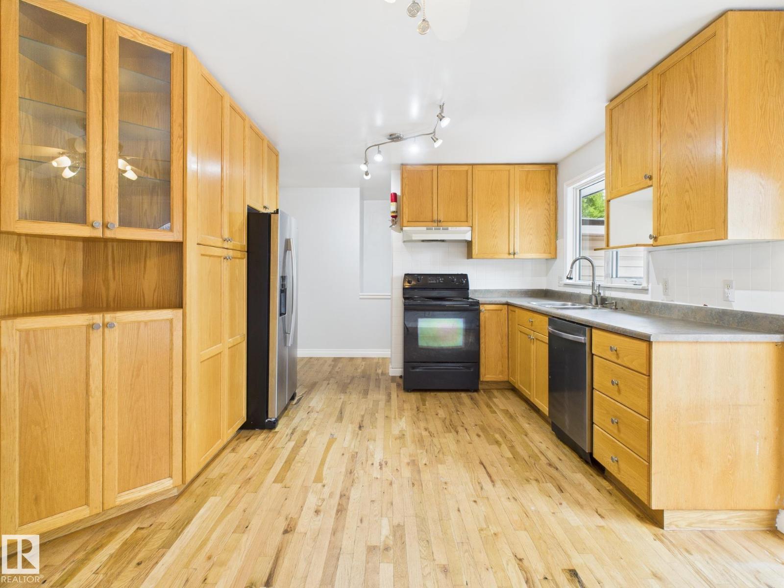 Photo 15 of 8525 92 Av, Fort Saskatchewan AB