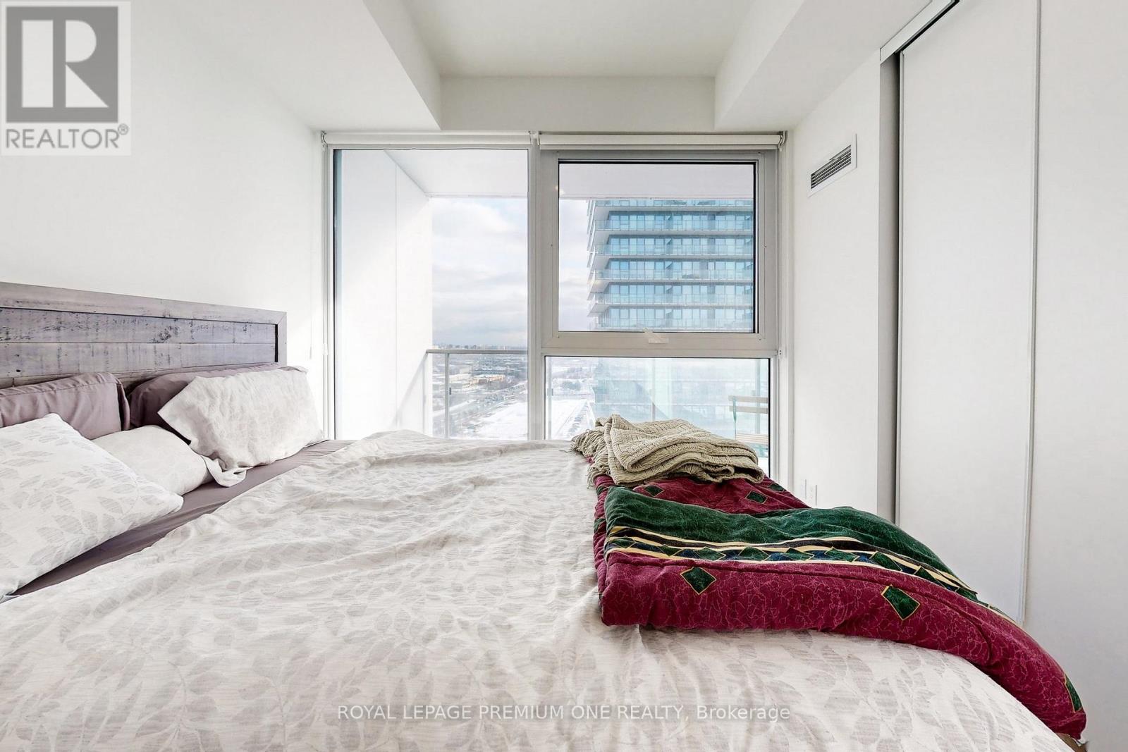 Photo 23 of 1810 1000 Portage Parkway, Vaughan ON
