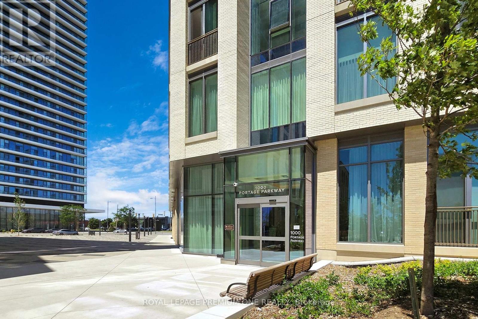 Photo 5 of 1810 1000 Portage Parkway, Vaughan ON
