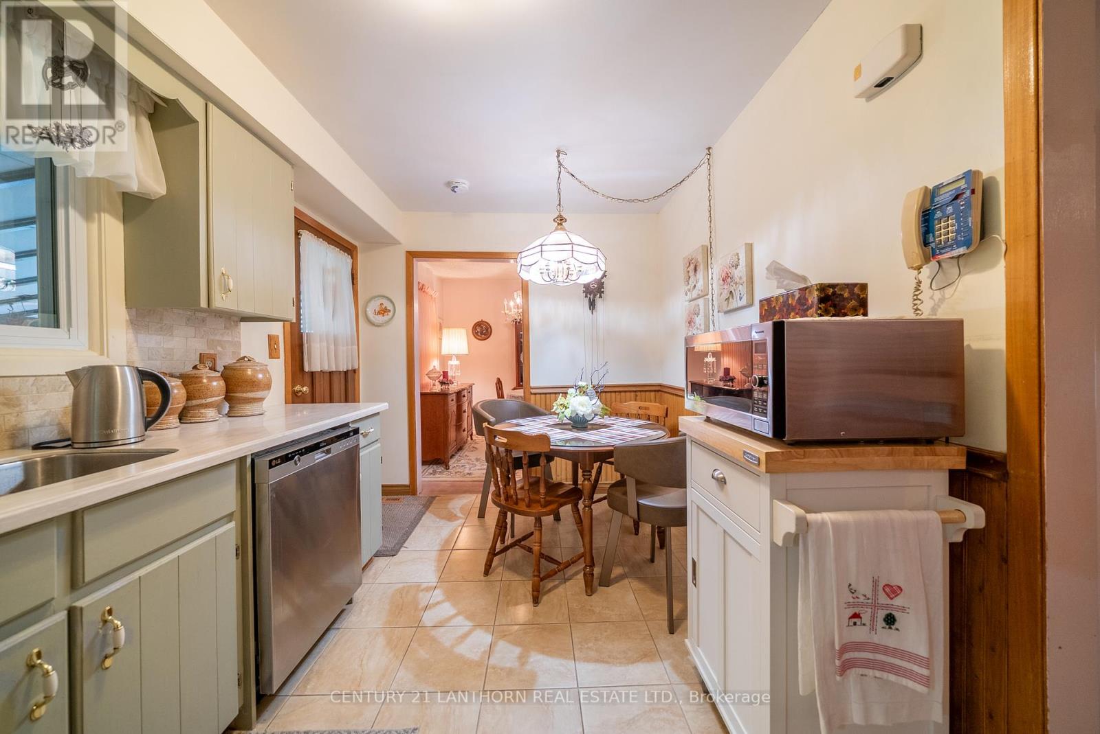 Photo 12 of 308 Catalina Drive, Quinte West ON