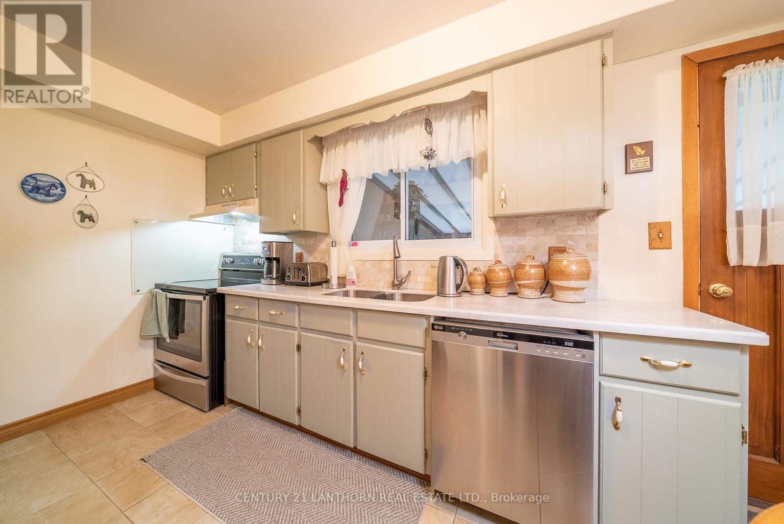 Photo 13 of 308 Catalina Drive, Quinte West ON