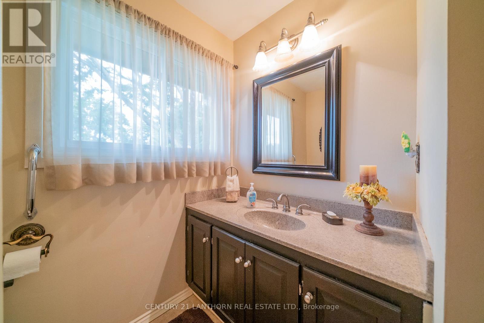 Photo 21 of 308 Catalina Drive, Quinte West ON