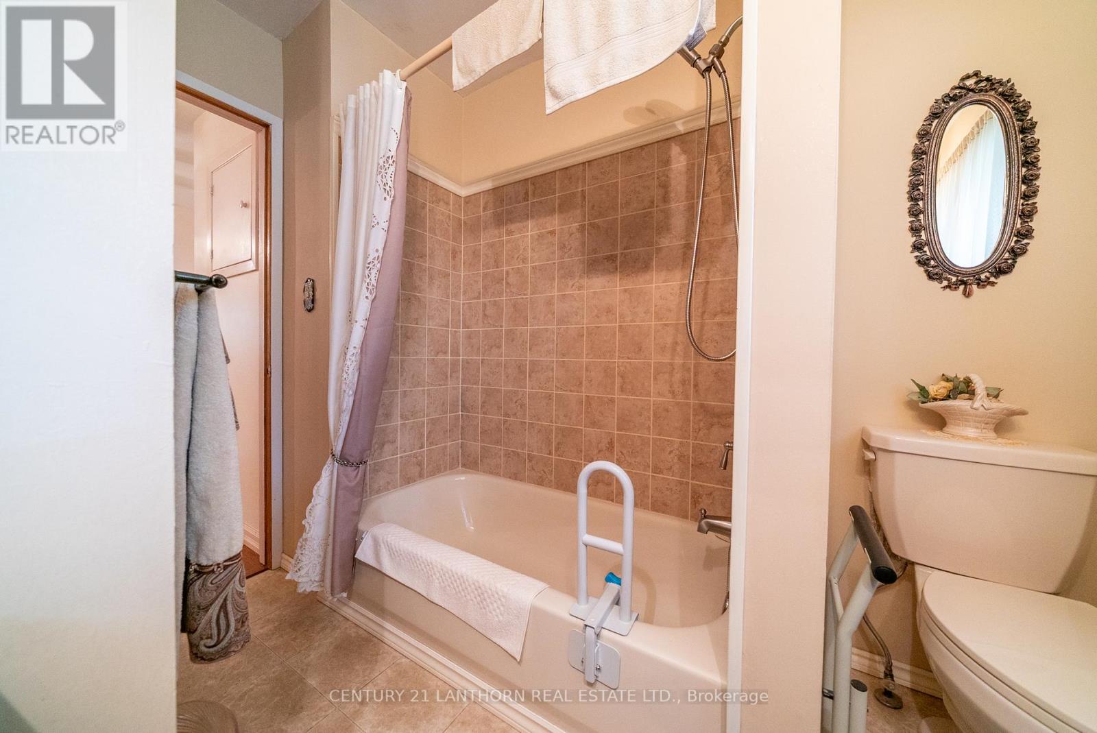 Photo 23 of 308 Catalina Drive, Quinte West ON