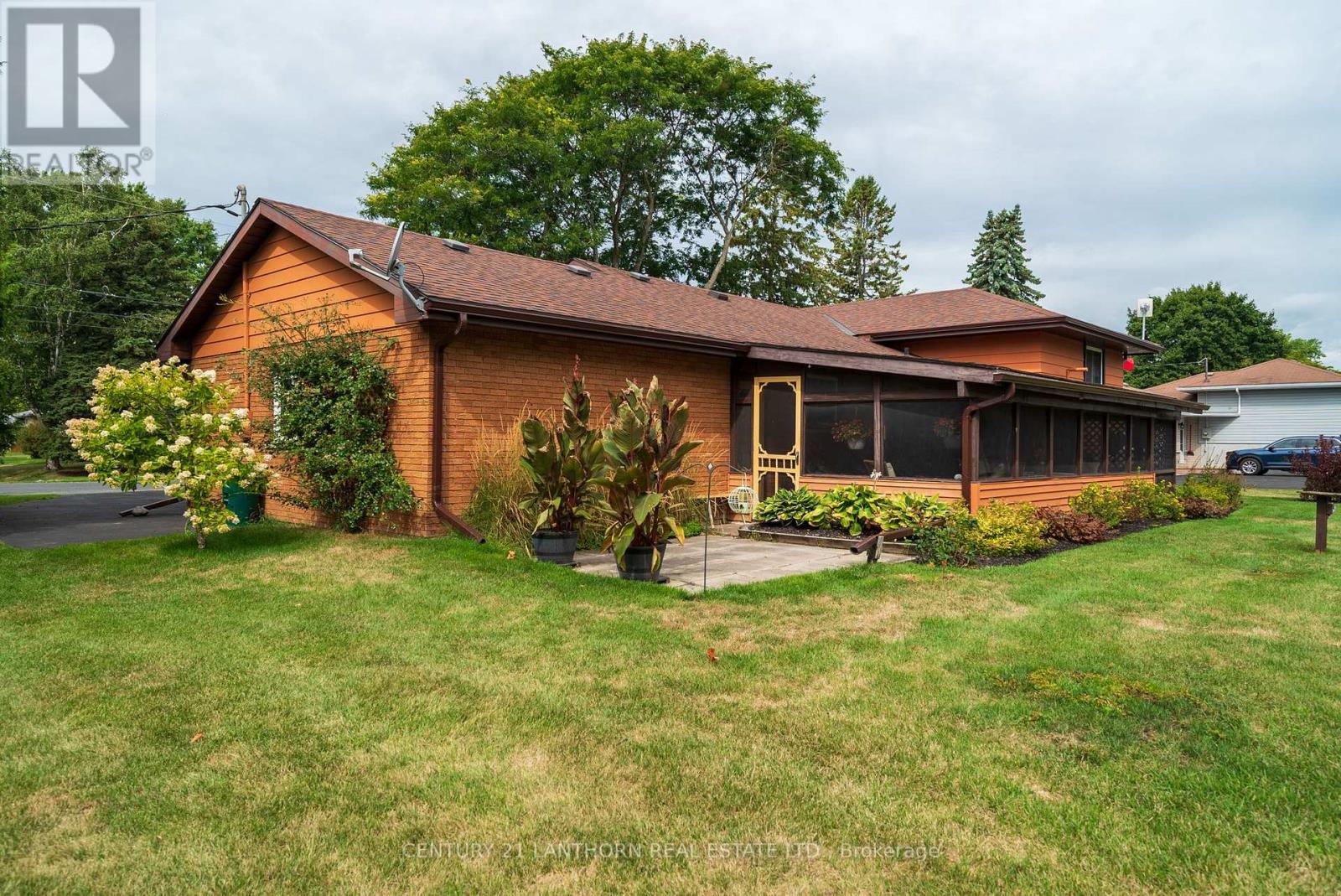 Photo 3 of 308 Catalina Drive, Quinte West ON