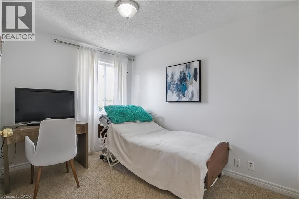 Photo 22 of 606 Brandenburg Boulevard, Waterloo ON