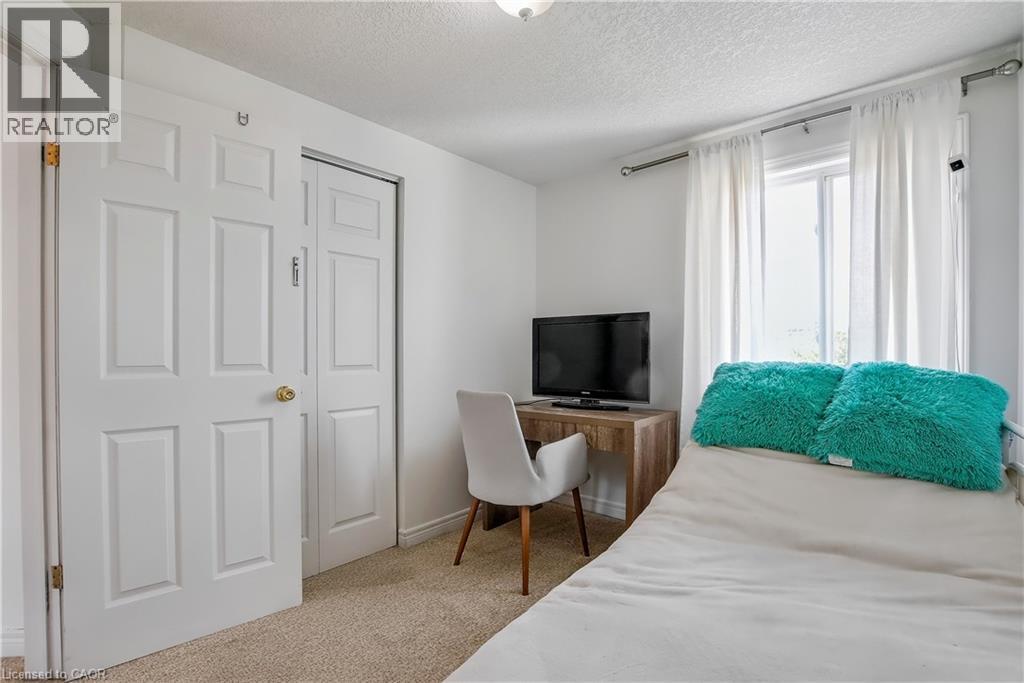 Photo 23 of 606 Brandenburg Boulevard, Waterloo ON