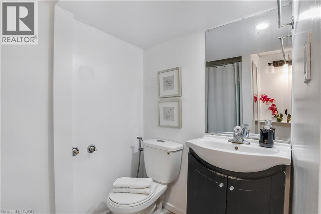 Photo 31 of 606 Brandenburg Boulevard, Waterloo ON