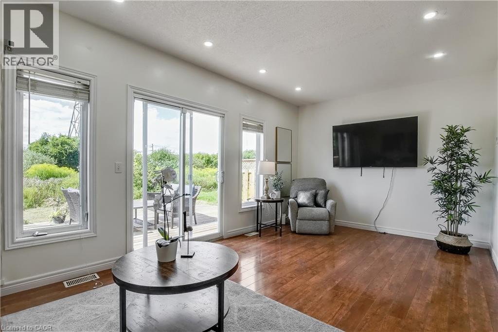 Photo 14 of 606 Brandenburg Boulevard, Waterloo ON
