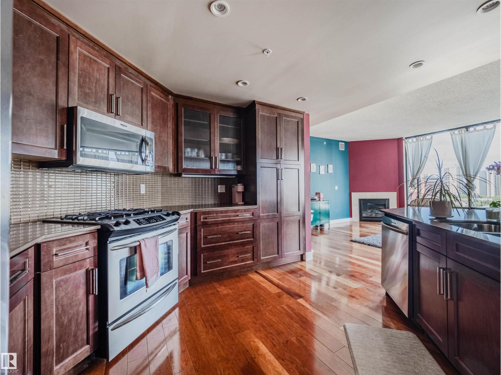 Photo 18 of 902 11933 Jasper Av Nw, Edmonton AB