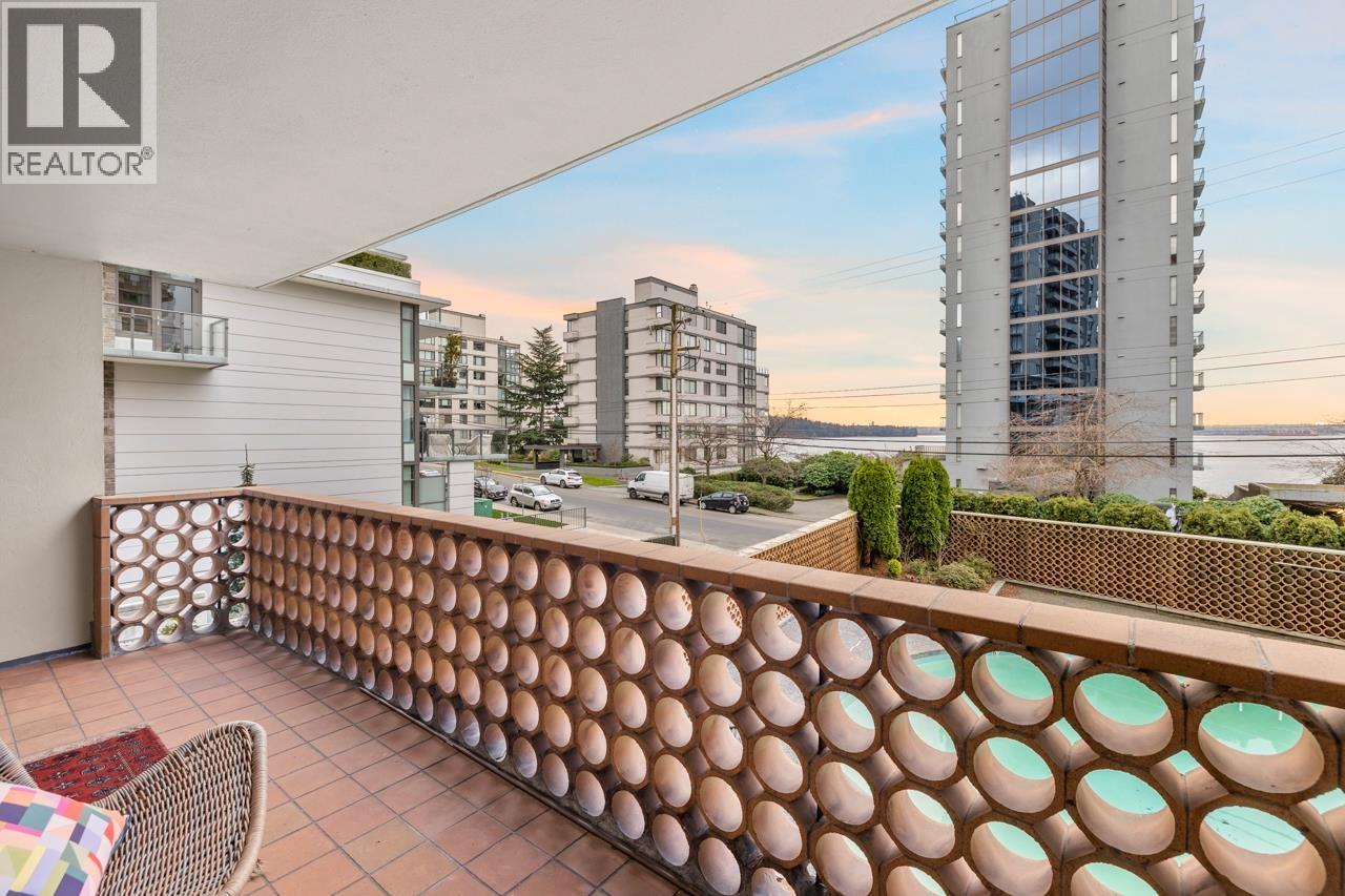 101 2135 ARGYLE AVENUE, West Vancouver