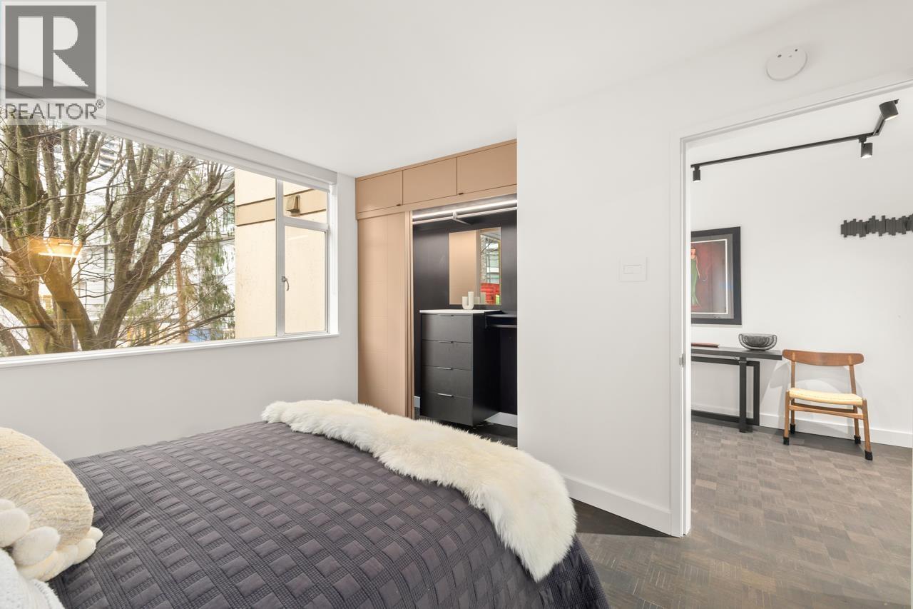 101 2135 ARGYLE AVENUE, West Vancouver