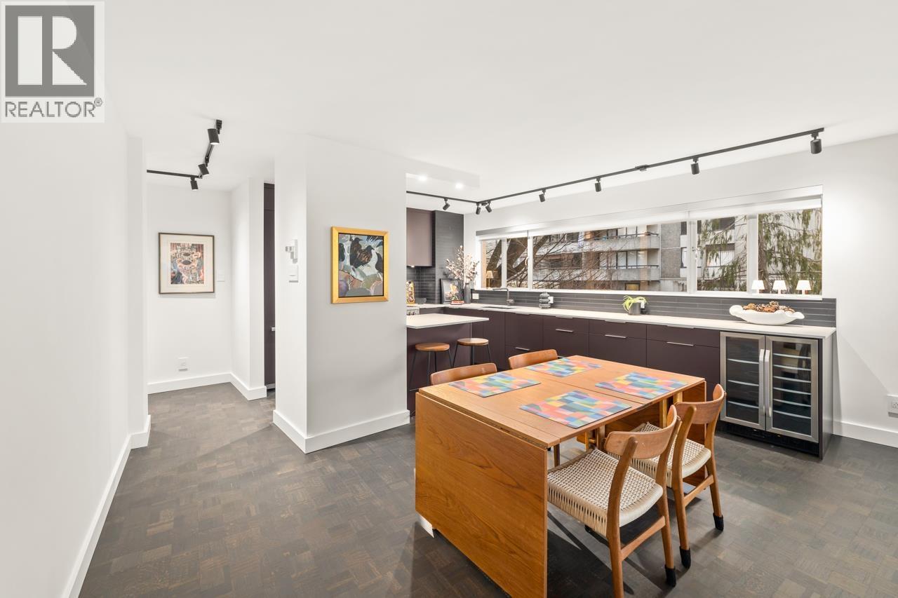 101 2135 ARGYLE AVENUE, West Vancouver