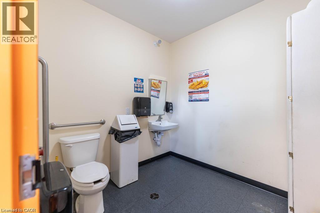 Photo 15 of 70 Livingston Avenue Unit 2, Grimsby ON