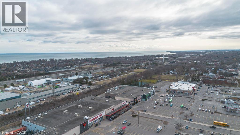 Photo 33 of 70 Livingston Avenue Unit 2, Grimsby ON
