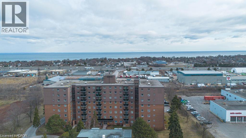 Photo 32 of 70 Livingston Avenue Unit 2, Grimsby ON