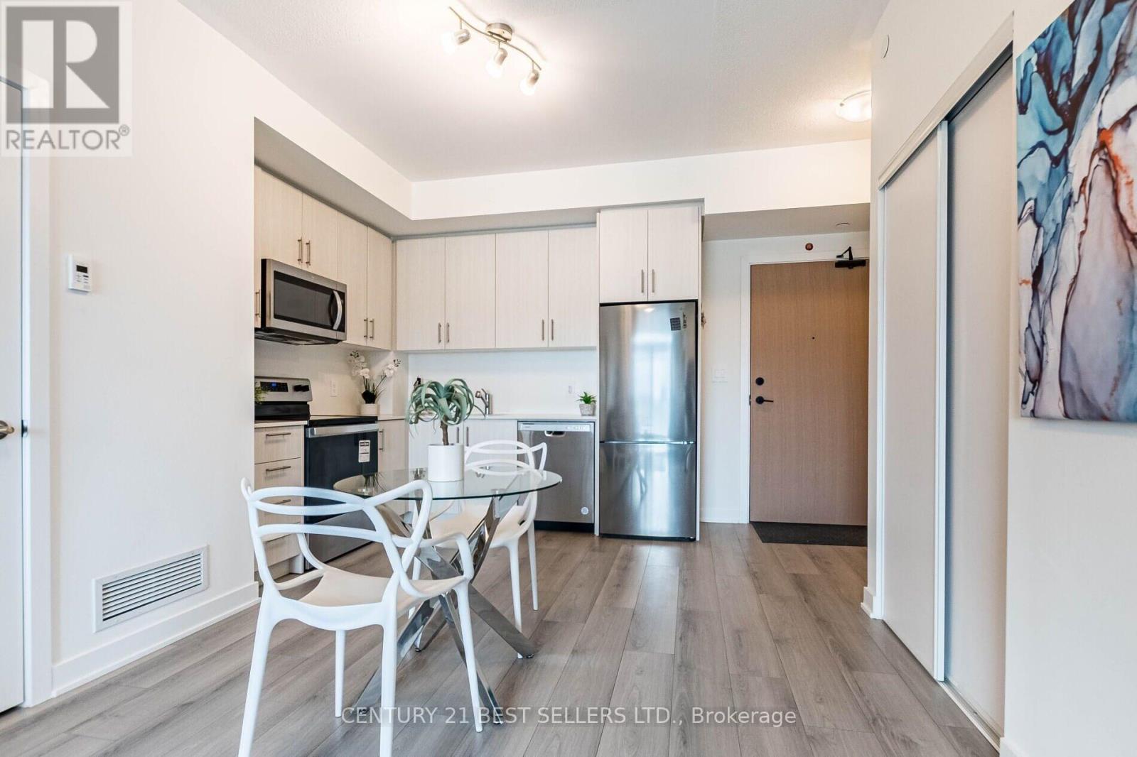 Photo 8 of 510 1440 Clarriage Court, Milton ON