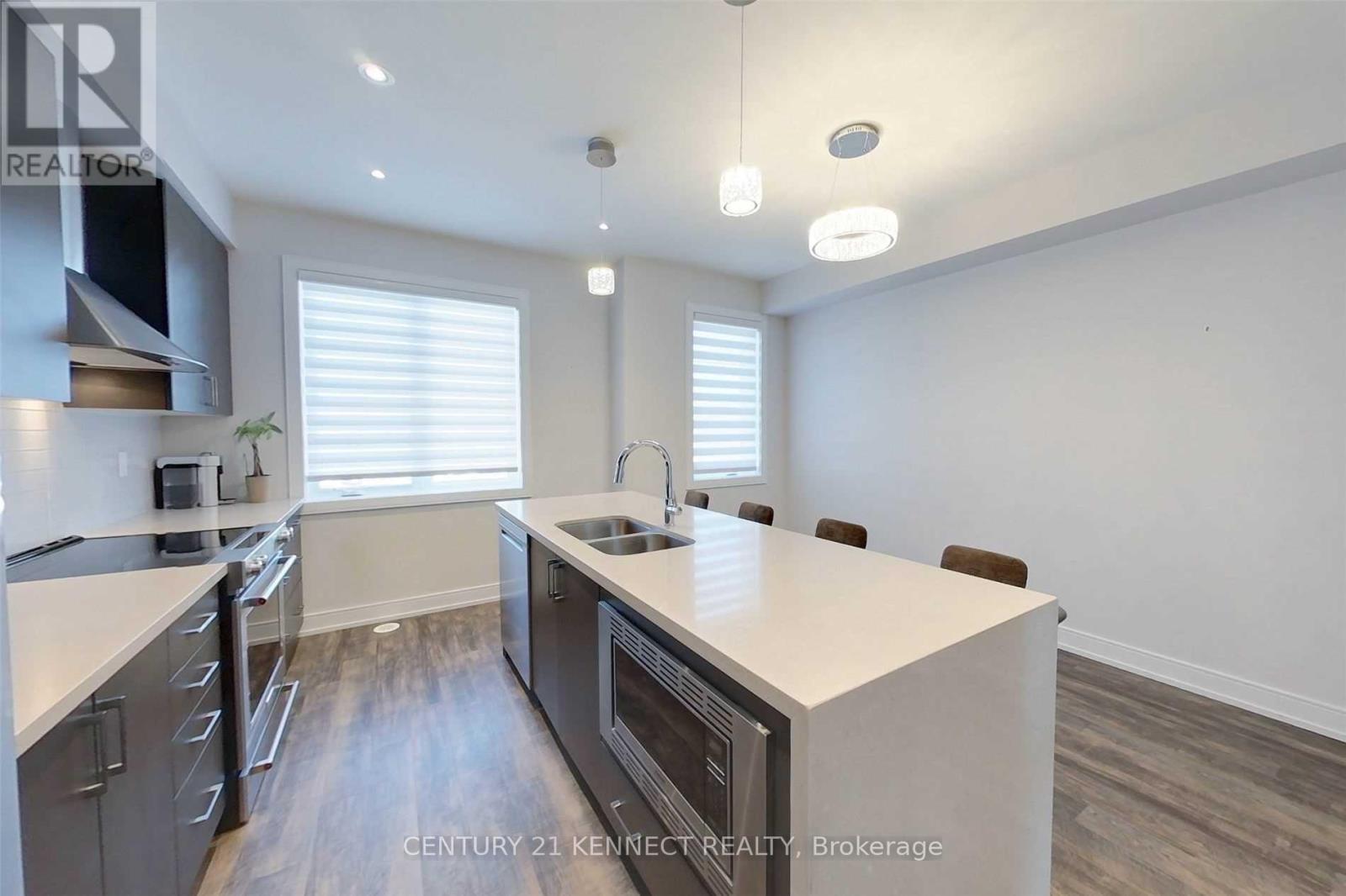 Photo 9 of 588 Rapids Lane, Mississauga ON