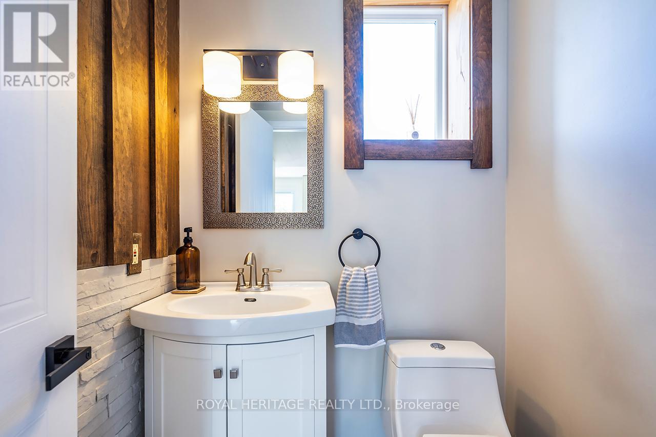 Photo 17 of 54 Champlain Boulevard, Kawartha Lakes ON
