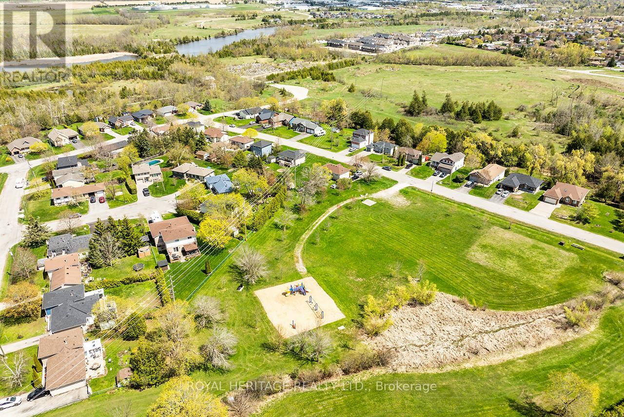 Photo 6 of 54 Champlain Boulevard, Kawartha Lakes ON
